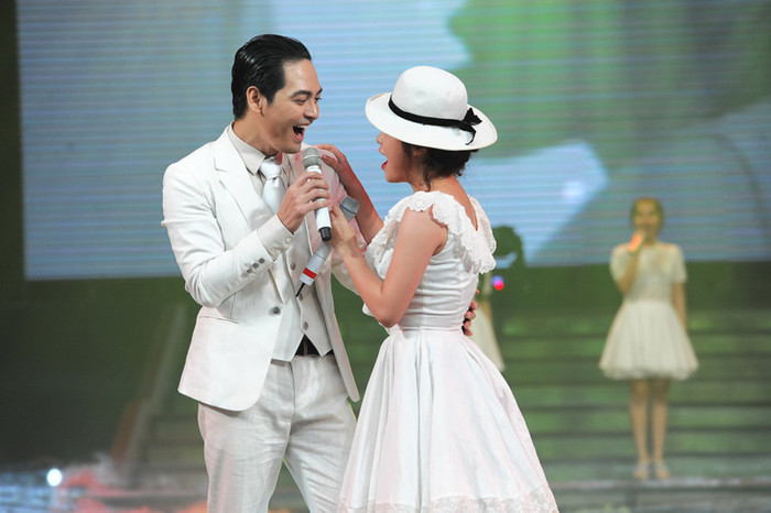 Phan Anh - Thái Trinh mở màn đêm thi với Bức họa đồng quê.