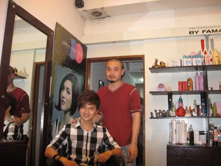 Nam Cường trong lần đến tút tát nhan sắc tại V-Salon