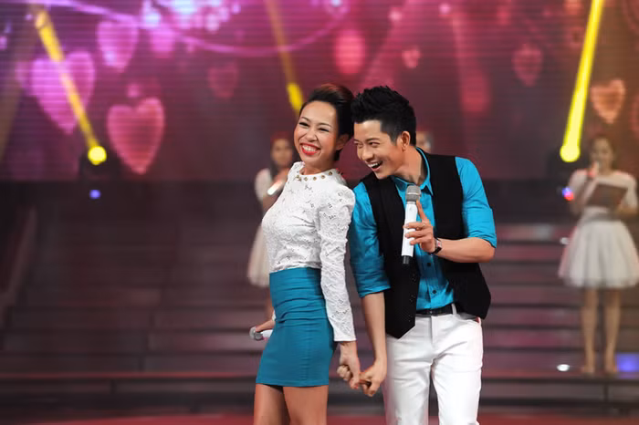 Thảo Trang và NTK Thuận Việt hát "MARRY YOU"