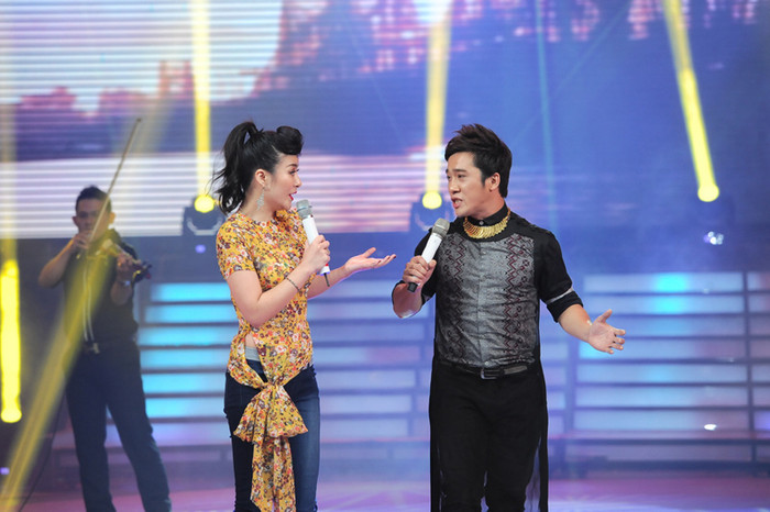 Tuy nhiên, phần trình diễn chưa thành công như ý. Đạo diễn Lê Hoàng chấm 7 điểm và nói : “Tôi nghĩ bạn Oanh có giọng nhưng không dám hát. Nếu tôi là con sáo thì tôi sẽ đậu lại, tôi không sang sông”.