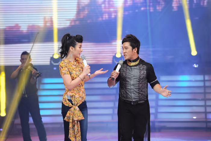 Tuy nhiên, phần trình diễn chưa thành công như ý. Đạo diễn Lê Hoàng chấm 7 điểm và nói : “Tôi nghĩ bạn Oanh có giọng nhưng không dám hát. Nếu tôi là con sáo thì tôi sẽ đậu lại, tôi không sang sông”.