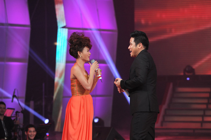 Minh Tiệp và Hà Thúy Anh hát "I SWEAR".