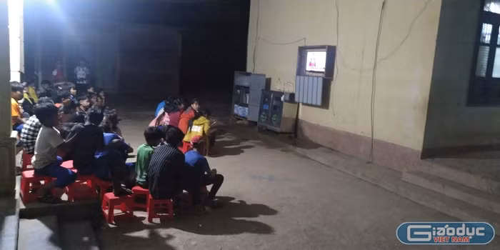 Ở nhiều vùng khó khăn, học sinh rất khó tiếp cận hình thức học trực tuyến (Ảnh:L.C)