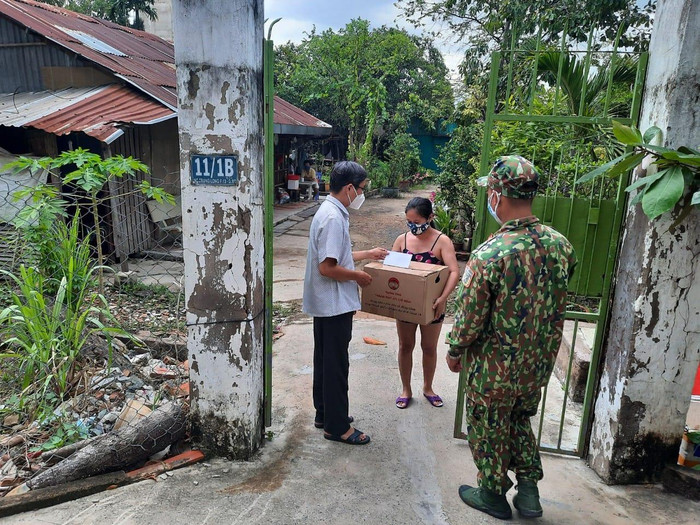 Đã có tổng cộng 94 phần quà được trao cho các hộ ở phường 13 - quận Bình Thạnh dịp này (ảnh: P.L) Đã có tổng cộng 94 phần quà được trao cho các hộ ở phường 13 - quận Bình Thạnh dịp này (ảnh: P.L)