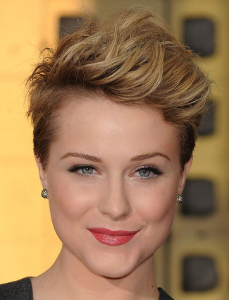 Giữ bờ môi mềm mại lụa là nếu như bạn muốn có một lớp son đẹp nhất. Giữ bờ môi mềm mại lụa là nếu như bạn muốn có một lớp son đẹp nhất.