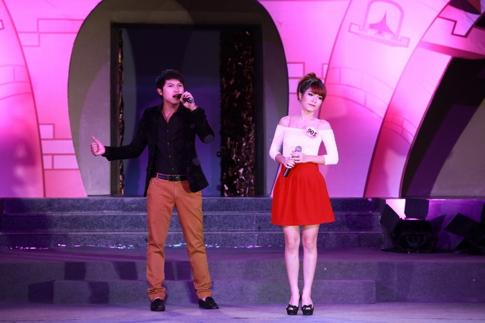 Thí sinh Yến My song ca với ca sỹ Mạnh Quân ca khúc "Cơn mưa tình yêu" Thí sinh Yến My song ca với ca sỹ Mạnh Quân ca khúc "Cơn mưa tình yêu"