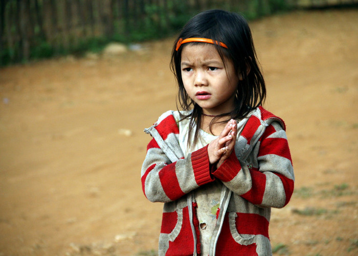 Cô bé trường mần non Nậm Mười với ánh mắt đăm chiêu. Cô bé trường mần non Nậm Mười với ánh mắt đăm chiêu.