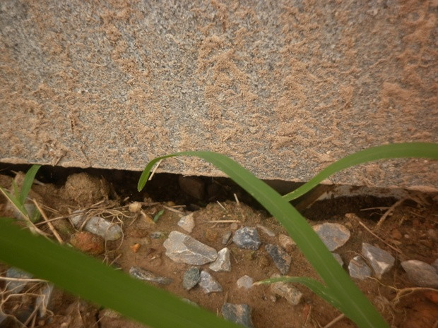 Các điểm sụt, nứt khác vẫn tiếp tục xuất hiện ở chân móng tòa nhà. Các điểm sụt, nứt khác vẫn tiếp tục xuất hiện ở chân móng tòa nhà.