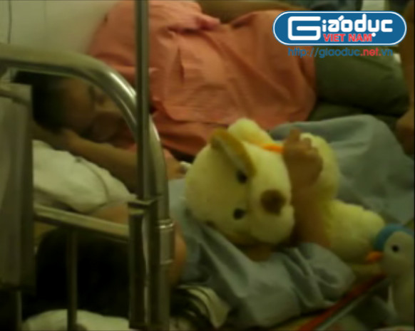 Cháu H sẽ còn phải tiếp tục điều trị thêm 3 tháng nữa tại Bệnh viện Nhi Trung Ương Cháu H sẽ còn phải tiếp tục điều trị thêm 3 tháng nữa tại Bệnh viện Nhi Trung Ương