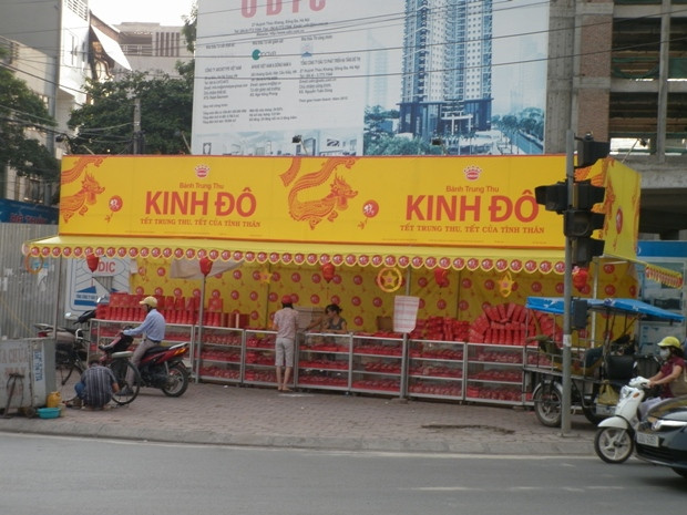 Dự kiến vào chiều mai, thị trường bánh Trung thu sẽ bắt đầu sôi động Dự kiến vào chiều mai, thị trường bánh Trung thu sẽ bắt đầu sôi động