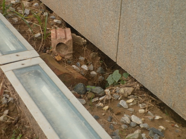 Ông Đồng Huyền Ngọc, Trưởng Ban quản lý dự án Bảo tàng Hà Nội (Sở Xây dựng Hà Nội) cho biết, đã biết hiện tượng sụt lún, việc sụt lún cũng khó tránh khỏi với công trình mới xây dựng xong đưa vào sử dụng. Ông Đồng Huyền Ngọc, Trưởng Ban quản lý dự án Bảo tàng Hà Nội (Sở Xây dựng Hà Nội) cho biết, đã biết hiện tượng sụt lún, việc sụt lún cũng khó tránh khỏi với công trình mới xây dựng xong đưa vào sử dụng.