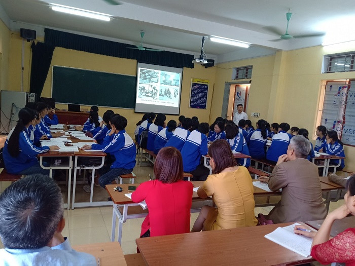 Công tác hướng nghiệp cho học sinh cần đến sự sát sao của nhà trường, gia đình (Ảnh: Vũ Ninh)