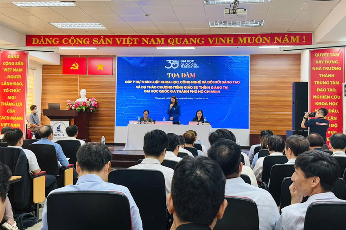 Toàn cảnh buổi tọa đàm được tổ chức tại Trường Đại học Khoa học Tự nhiên, Đại học Quốc gia Thành phố Hồ Chí Minh (ảnh: V.D) gdvn_VuHaiQuanb.jpg