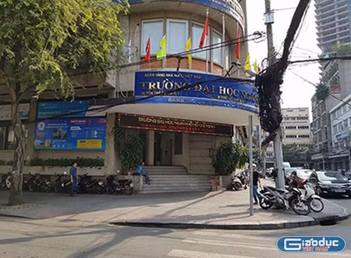 gdvn-truongdhnganhangTPHCM.jpg