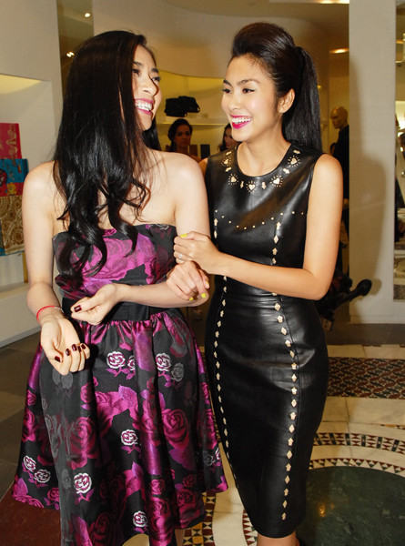 Ngô Thanh Vân tranh thủ chạy show từ Tuần lễ Liên hoan Phim Hong Kong sang hội ngộ bạn bè tại sự kiện thời trang.