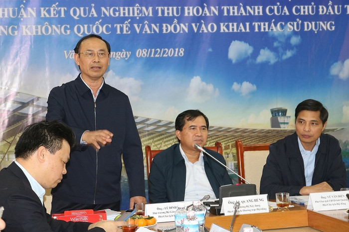Hội đồng nghiệm thu Nhà nước các công trình xây dựng vừa tiến hành hoạt động kiểm tra, xem xét chấp thuận đưa Cảng hàng không quốc tế Vân Đồn đi vào khai thác, sử dụng ngay từ cuối tháng 12 này. Hội đồng nghiệm thu Nhà nước các công trình xây dựng vừa tiến hành hoạt động kiểm tra, xem xét chấp thuận đưa Cảng hàng không quốc tế Vân Đồn đi vào khai thác, sử dụng ngay từ cuối tháng 12 này.