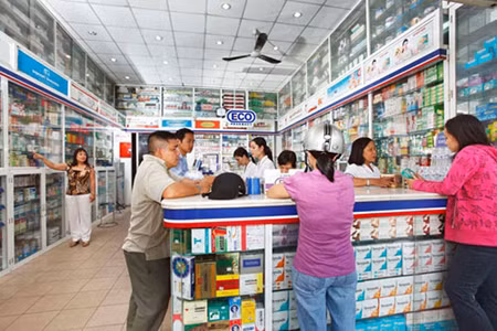 Nhiều người dân vẫn giữ thói quen tự mua thuốc về nhà điều trị. Ảnh minh hoạ/Báo Ninh Bình Nhiều người dân vẫn giữ thói quen tự mua thuốc về nhà điều trị. Ảnh minh hoạ/Báo Ninh Bình