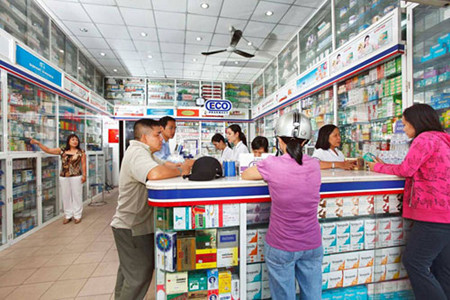 Nhiều người dân vẫn giữ thói quen tự mua thuốc về nhà điều trị. Ảnh minh hoạ/Báo Ninh Bình Nhiều người dân vẫn giữ thói quen tự mua thuốc về nhà điều trị. Ảnh minh hoạ/Báo Ninh Bình