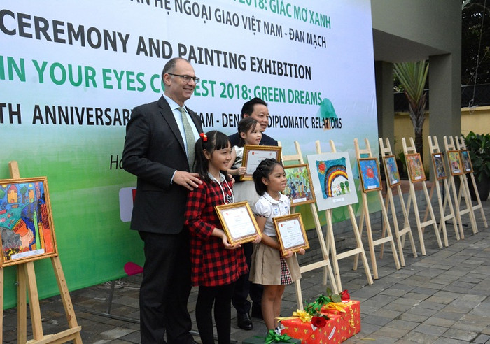 Hai giải nhất và giải đặc biệt của cuộc thi