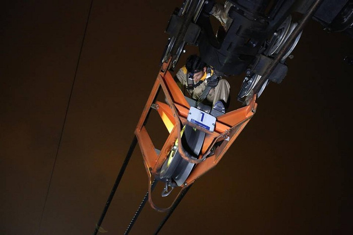 Nhân viên bảo trì cáp làm việc thâu đêm ở Sun World Fansipan Legend Nhân viên bảo trì cáp làm việc thâu đêm ở Sun World Fansipan Legend