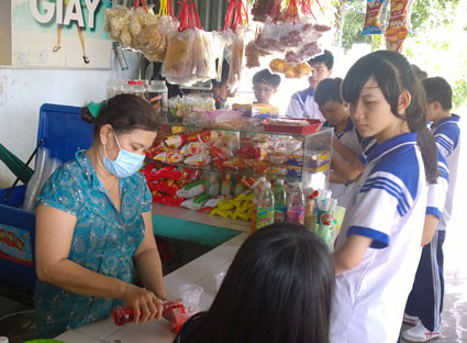 Cách nào để việc quản lý căn tin mang lại lợi ích cho học sinh? Ảnh minh hoạ: Baobariavungtau.com.vn Cách nào để việc quản lý căn tin mang lại lợi ích cho học sinh? Ảnh minh hoạ: Baobariavungtau.com.vn