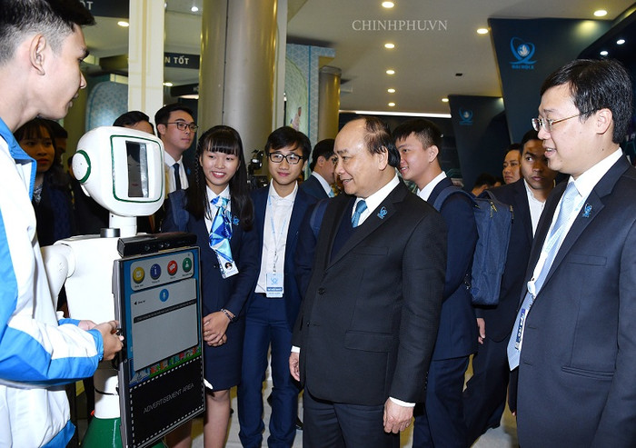 Thủ tướng thăm Triển lãm khát vọng sinh viên Việt Nam - Ảnh: VGP/Quang Hiếu Thủ tướng thăm Triển lãm khát vọng sinh viên Việt Nam - Ảnh: VGP/Quang Hiếu