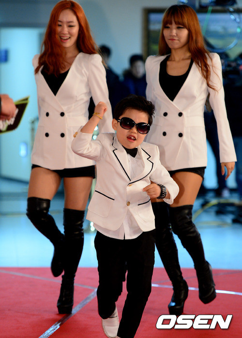 Những điệu nhảy của Hwang Min Woo tiếp tục lôi cuốn khán giả của MMA.