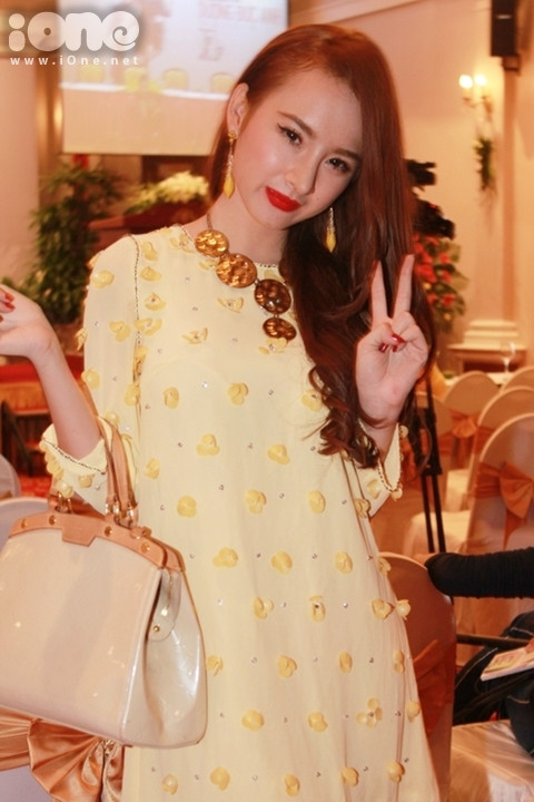 Hình ảnh mới của Phương Trinh khiến nhiều người thầm tiếc cho khuôn mặt cũ của cô. Hình ảnh mới của Phương Trinh khiến nhiều người thầm tiếc cho khuôn mặt cũ của cô.