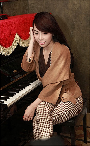 Quỳnh Nga trầm tư Quỳnh Nga trầm tư