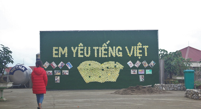 Việc giáo dục tình yêu quê hương, đất nước và giữ gìn truyền thống dân tộc là một nội dung quan trọng của các trường bán trú vùng cao (Ảnh:V.N)