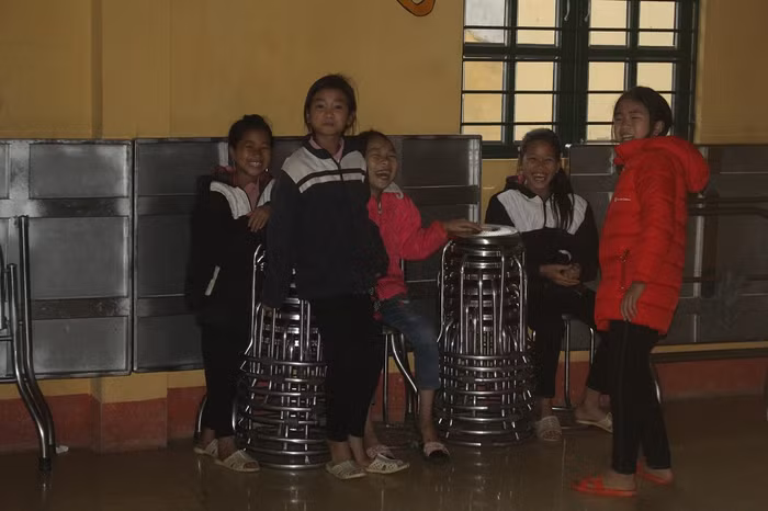 Học sinh chia sẻ:Cơm ở trường ngon và nhiều thịt hơn cơm ở nhà. Cho nên phụ huynh rất yên tâm gửi con cái đến trường (Ảnh:Đức Minh)