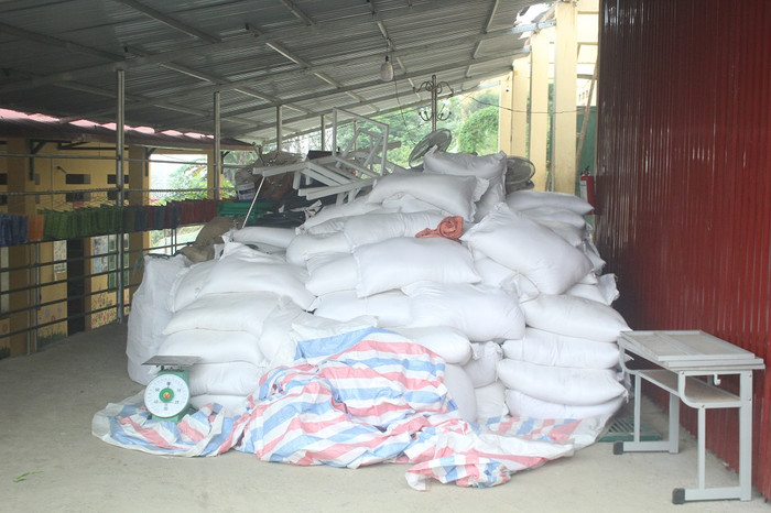 Mỗi học sinh được Nhà nước hỗ trợ 15kg/ tháng. Nhìn chung bữa ăn của học sinh vùng cao luôn được đảm bảo (Ảnh:V.N)