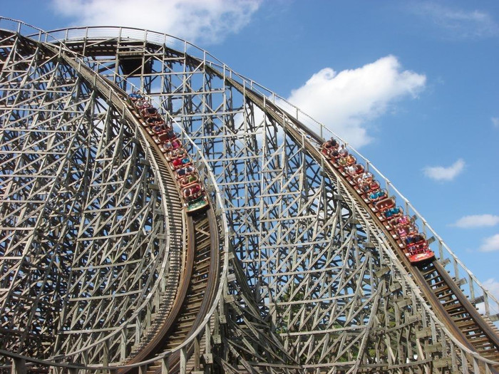 Trò chơi Roller Coaster gỗ với 2 làn trượt hiện đại sẽ được Sun Group đưa vào công viên Kim Quy. (Ảnh minh họa) Trò chơi Roller Coaster gỗ với 2 làn trượt hiện đại sẽ được Sun Group đưa vào công viên Kim Quy. (Ảnh minh họa)