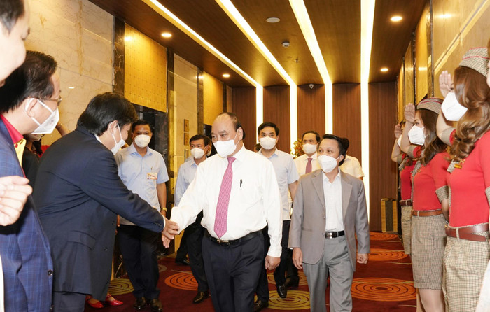 Chủ tịch nước Nguyễn Xuân Phúc và đoàn công tác tham dự lễ công bố khai thác 10 đường bay đến và đi Cần Thơ của Vietjet chiều 6/4 Chủ tịch nước Nguyễn Xuân Phúc và đoàn công tác tham dự lễ công bố khai thác 10 đường bay đến và đi Cần Thơ của Vietjet chiều 6/4