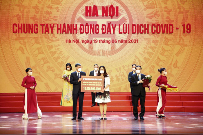 Đại diện “Quỹ an sinh Sức sống mới của BRG và SeABank” trao ủng hộ 10 tỷ đồng cho Thành phố Hà Nội Đại diện “Quỹ an sinh Sức sống mới của BRG và SeABank” trao ủng hộ 10 tỷ đồng cho Thành phố Hà Nội