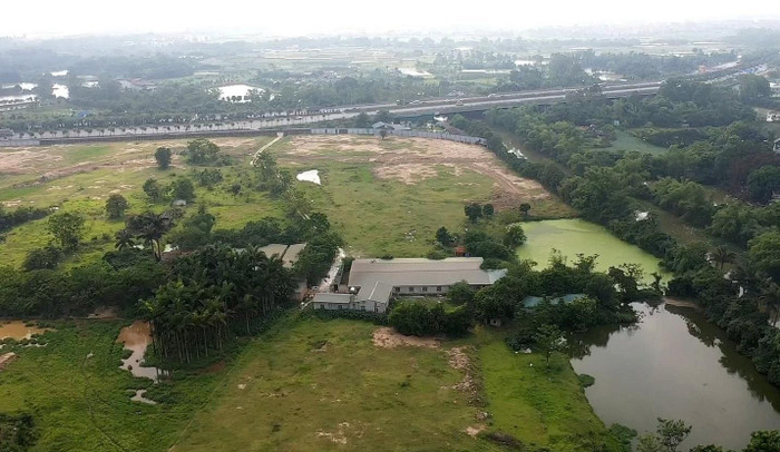 Chính quyền địa phương đang phối hợp với chủ đầu tư để giải phóng mặt bằng 3% diện tích còn lại. Chính quyền địa phương đang phối hợp với chủ đầu tư để giải phóng mặt bằng 3% diện tích còn lại.