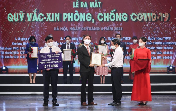 Tập đoàn BRG phối hợp cùng Ngân hàng SeABank ủng hộ 20 tỷ đồng cho Quỹ Vaccine phòng, chống Covid-19 Tập đoàn BRG phối hợp cùng Ngân hàng SeABank ủng hộ 20 tỷ đồng cho Quỹ Vaccine phòng, chống Covid-19