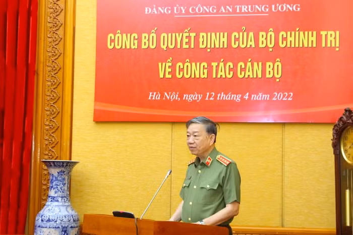 Bộ trưởng Tô Lâm phát biểu tại Lễ công bố quyết định của Bộ Chính trị về công tác cán bộ. Ảnh CAND