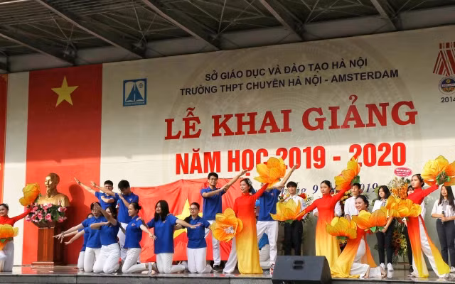 Học phí hệ song bằng lớp 6 Trường Ams lên đến 7,5 triệu đồng/tháng. Ảnh: Trường Ams. Học phí hệ song bằng lớp 6 Trường Ams lên đến 7,5 triệu đồng/tháng. Ảnh: Trường Ams.