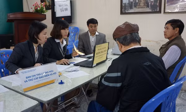 Công khai các điểm chi trả bảo hiểm xã hội, bảo hiểm thất nghiệp để thuận tiện cho đối tượng thụ hưởng. Công khai các điểm chi trả bảo hiểm xã hội, bảo hiểm thất nghiệp để thuận tiện cho đối tượng thụ hưởng.