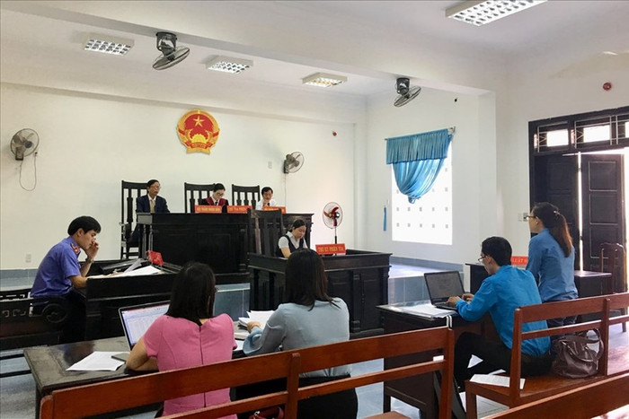 Phiên toà bảo vệ quyền lợi hợp pháp cho 196 công nhân lao động trong vụ kiện đòi nợ lương, chế độ bảo hiểm xã hội đối với Công ty trách nhiệm hữu hạn một thành viên TBO Vina tại Đà Nẵng vào ngày 15/11/2019. Ảnh: Ngọc Yến/Lao Động. Phiên toà bảo vệ quyền lợi hợp pháp cho 196 công nhân lao động trong vụ kiện đòi nợ lương, chế độ bảo hiểm xã hội đối với Công ty trách nhiệm hữu hạn một thành viên TBO Vina tại Đà Nẵng vào ngày 15/11/2019. Ảnh: Ngọc Yến/Lao Động.