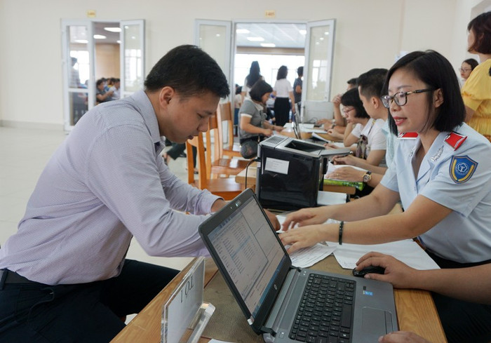 Doanh nghiệp nợ tiền bảo hiểm xã hội ký vào Quyết định thanh tra do Thanh tra Hà Nội ban hành. Ảnh: B.Duy Doanh nghiệp nợ tiền bảo hiểm xã hội ký vào Quyết định thanh tra do Thanh tra Hà Nội ban hành. Ảnh: B.Duy