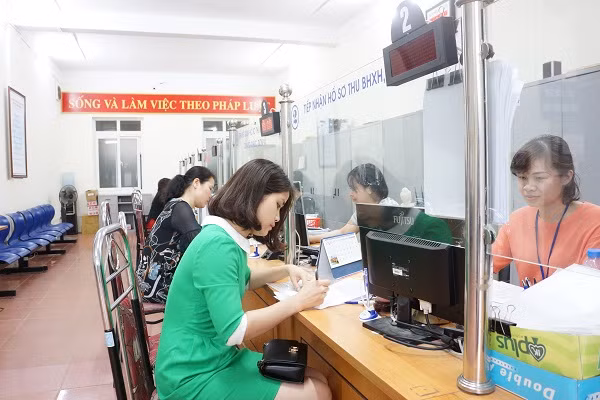 Bảo hiểm xã hội Việt Nam đưa ra nhiều giải pháp theo hướng dễ hiểu, dễ tiếp cận, đảm bảo tính khả thi, tạo thuận lợi cho cá nhân, tổ chức nộp bảo hiểm xã hội. Bảo hiểm xã hội Việt Nam đưa ra nhiều giải pháp theo hướng dễ hiểu, dễ tiếp cận, đảm bảo tính khả thi, tạo thuận lợi cho cá nhân, tổ chức nộp bảo hiểm xã hội.