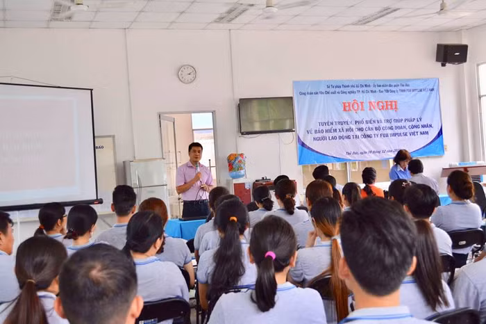 Thành phố Hồ Chí Minh tổ chức tuyên truyền trực tiếp pháp luật bảo hiểm xã hội, bảo hiểm y tế cho công nhân, người lao động, người sử dụng lao động. Ảnh: Sở Tư pháp Thành phố Hồ Chí Minh.