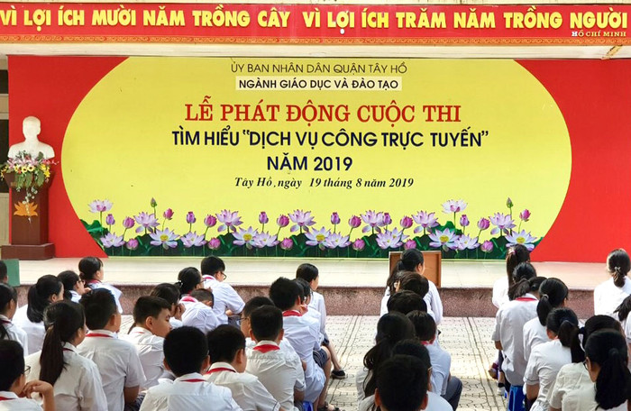 Nhiều phụ huynh phản ứng gay gắt với cuộc thi tìm hiểu dịch vụ công trực tuyến (Ảnh:hanoimoi.com) Nhiều phụ huynh phản ứng gay gắt với cuộc thi tìm hiểu dịch vụ công trực tuyến (Ảnh:hanoimoi.com)