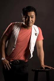 Dù có "đạo cụ" là xe máy hay dồn trọng lượng của cơ thể trên một chiếc ghế...