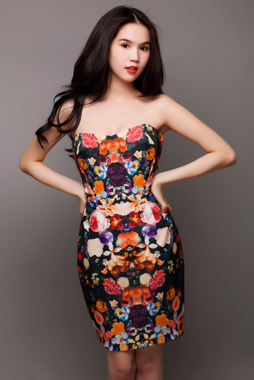 Ngọc Trinh diện những mẫu váy in phun họa tiết tinh tế và rất trẻ trung gợi cảm Ngọc Trinh diện những mẫu váy in phun họa tiết tinh tế và rất trẻ trung gợi cảm