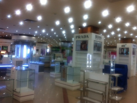 Nhiều gian hàng đã được chuyển sang nơi kinh doanh mới (ảnh: H.L)