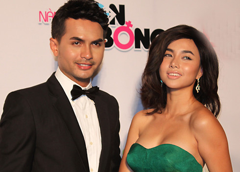 .. nhường chỗ cho một gương mặt cứng đờ, căng phồng và ... "xấu xí" thế này.