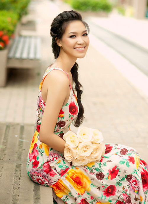 Thuỳ Dung dịu dàng và không kém phần quyến rũ.